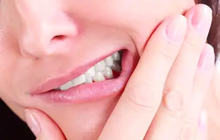 Răng bọc sứ bị đau: Nguyên nhân và cách khắc phục