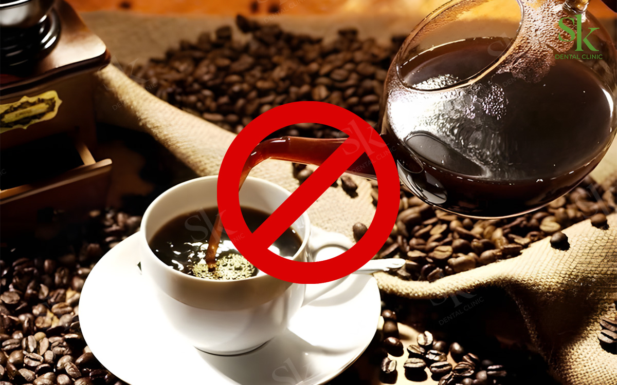 Bọc răng sứ nên hạn chế thực phẩm, đồ uống dễ làm đổi màu